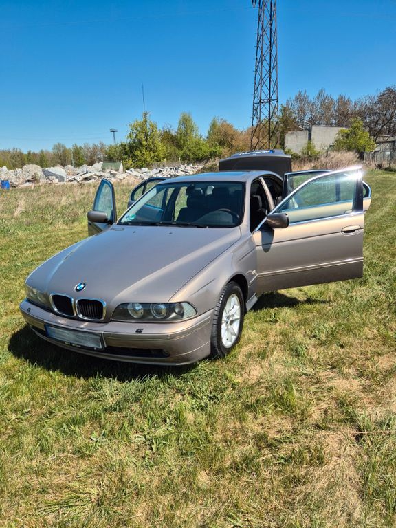 Bild des Angebotes BMW 520i EXCLUSIVE | KALAHARI BEIGE METALLIC