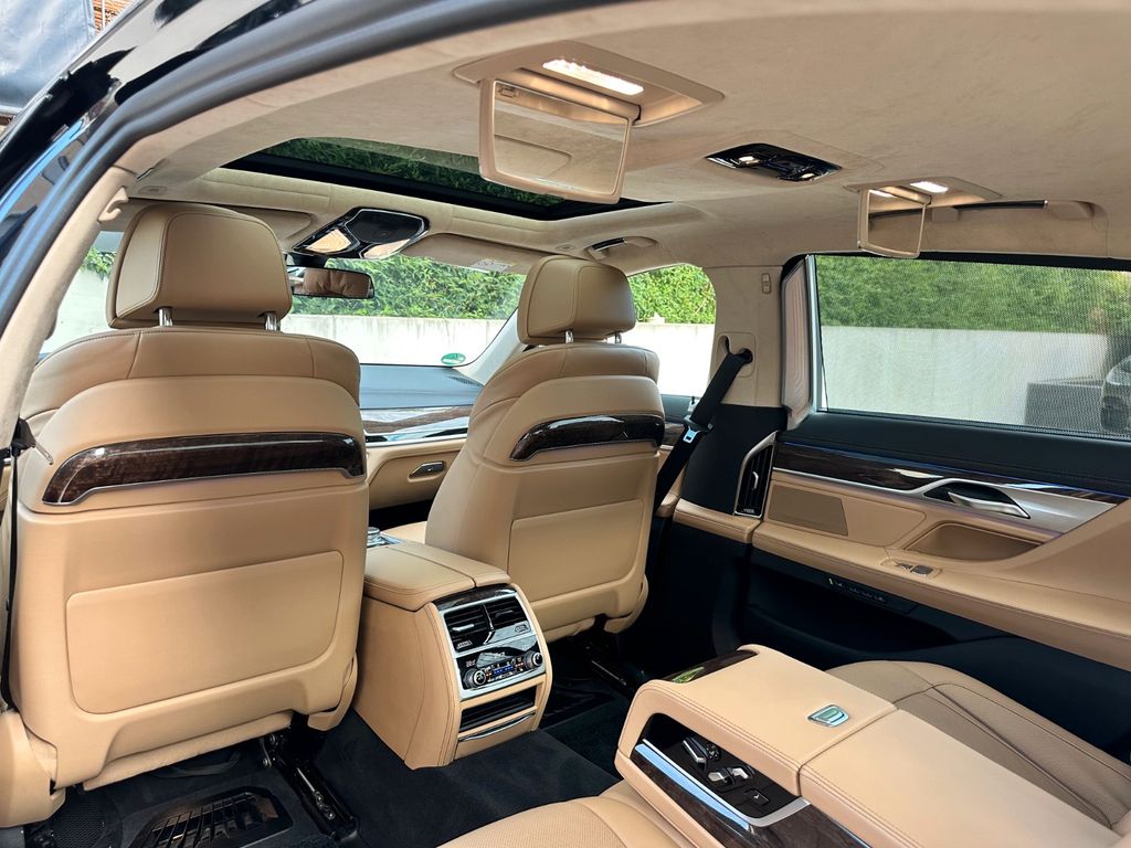 Bild des Angebotes BMW 745Le xDrive M Sport PANO*4xMassag*Softcl*Sitzkl