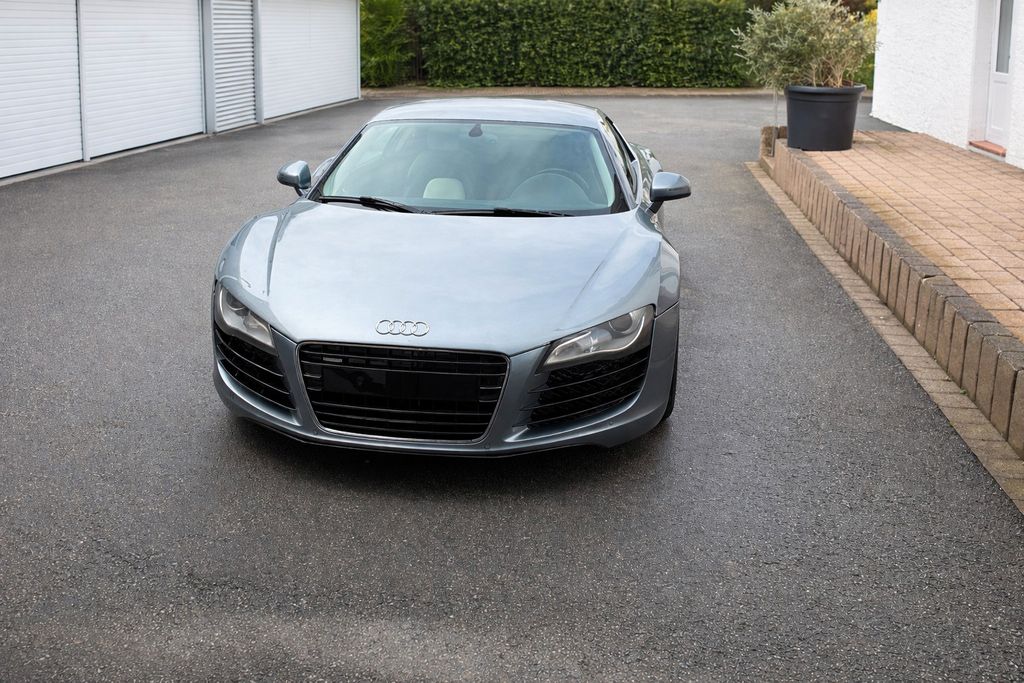 Audi R8 4.2 FSI R tronic quattro -