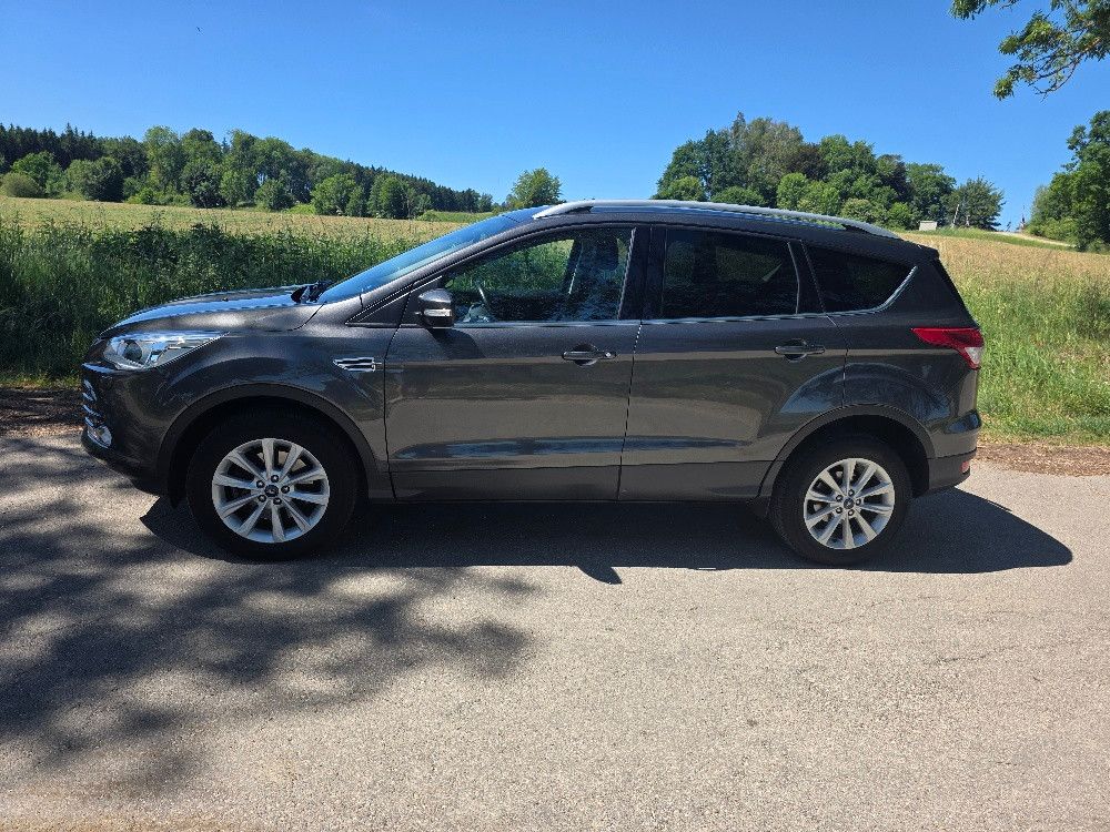 Bild des Angebotes Ford Kuga 2,0 TDCi 4x4 110kW Titanium +Winterpaket