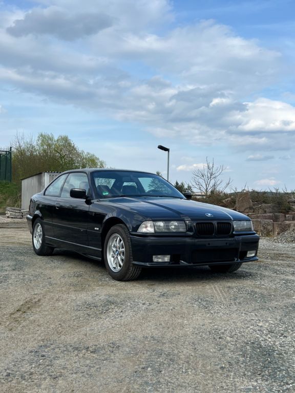 Bild des Angebotes BMW E36 Coupé schwarz Vollleder Schiebedach