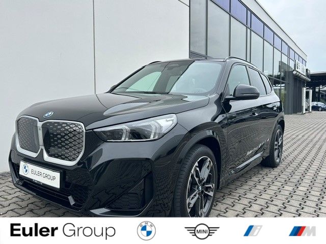 Bild des Angebotes BMW iX1 eDrive20 Sportpaket AD AHK-klappbar Navi Dig