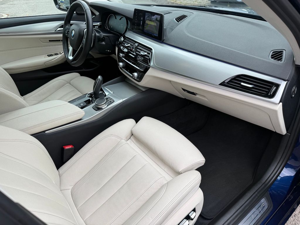 Bild des Angebotes BMW 525 d Touring LED,Navi,Leder,Kamera,HUD,H&K