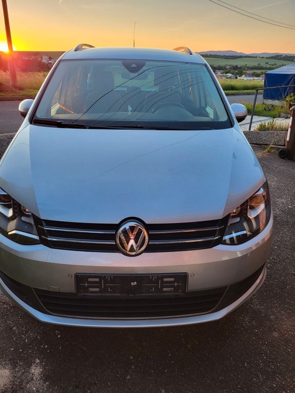 Bild des Angebotes Volkswagen Sharan 2.0 TDI SCR 130kW DSG 4MOT UNITED UNITED
