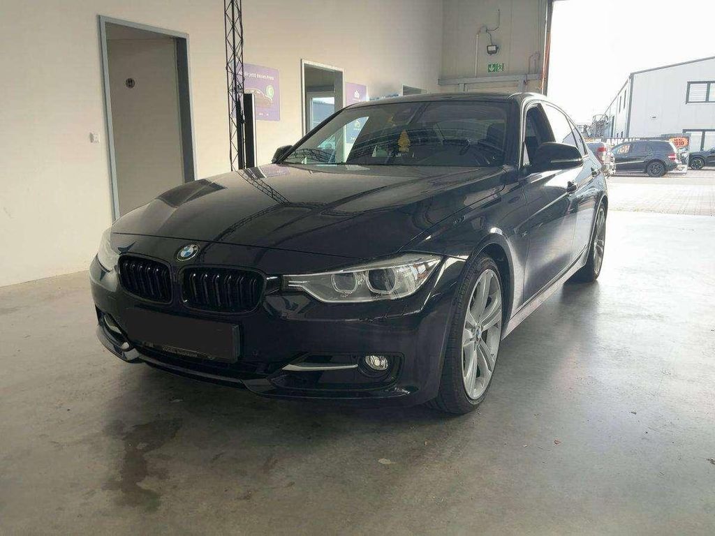 Bild des Angebotes BMW 335 i *Navi| Xenon| Kamera| Schiebedach*