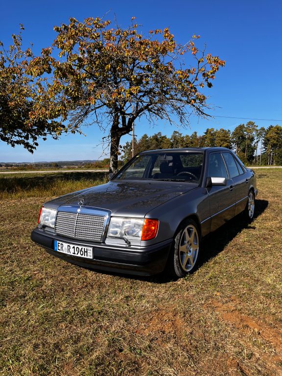 Bild des Angebotes Mercedes-Benz W124 300E rostfrei, frisch TÜV und Service