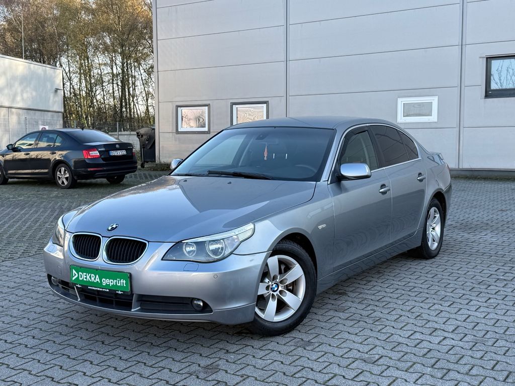 Bild des Angebotes BMW 520i Limousine/AUTOMATIK/PDC-VH/TEILLEDER/NAVI//