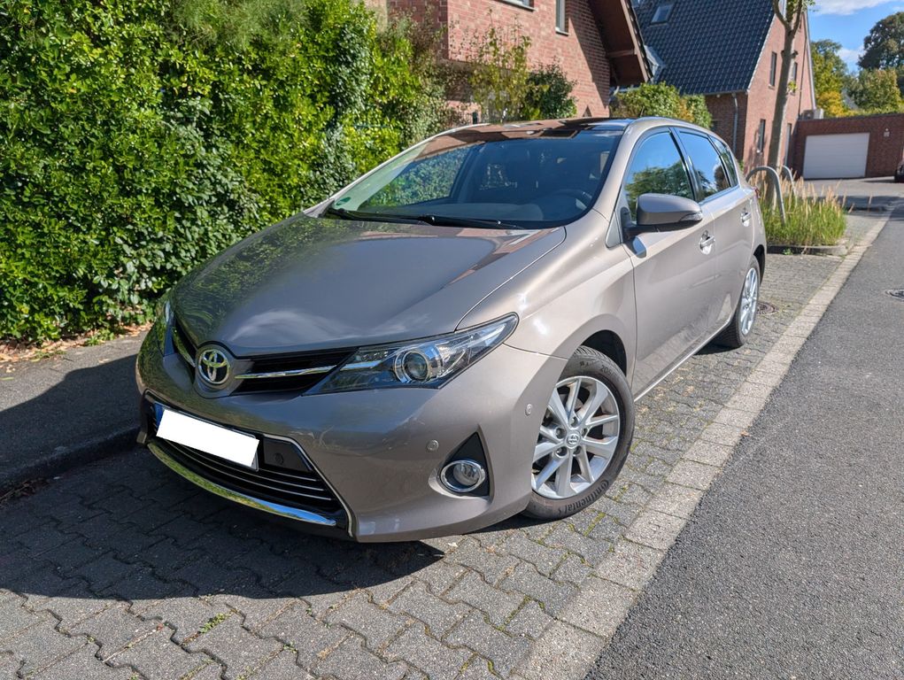 Bild des Angebotes Toyota Auris 1,6-l-Valvematic Exec., Leder, PANO, RFK