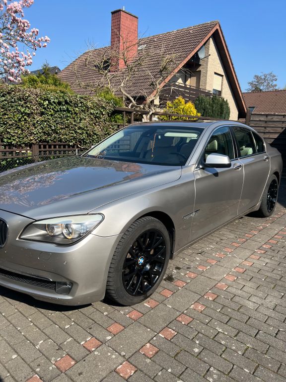Bild des Angebotes BMW 740d xDrive -