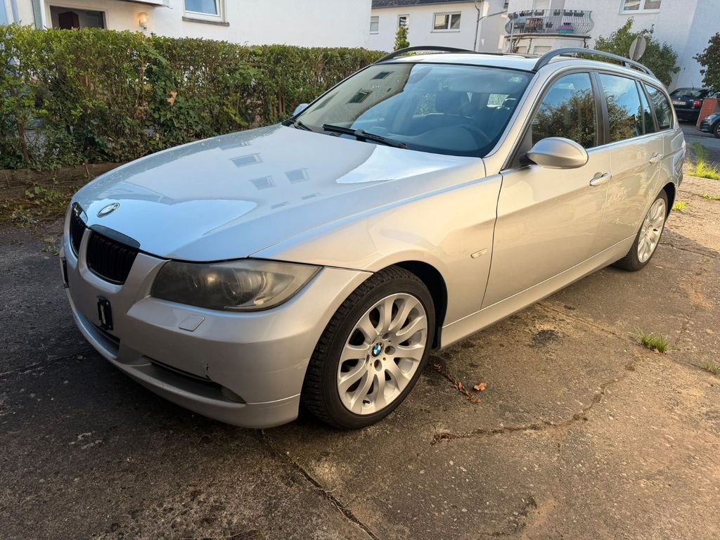Bild des Angebotes BMW 330xi Touring Automatik
