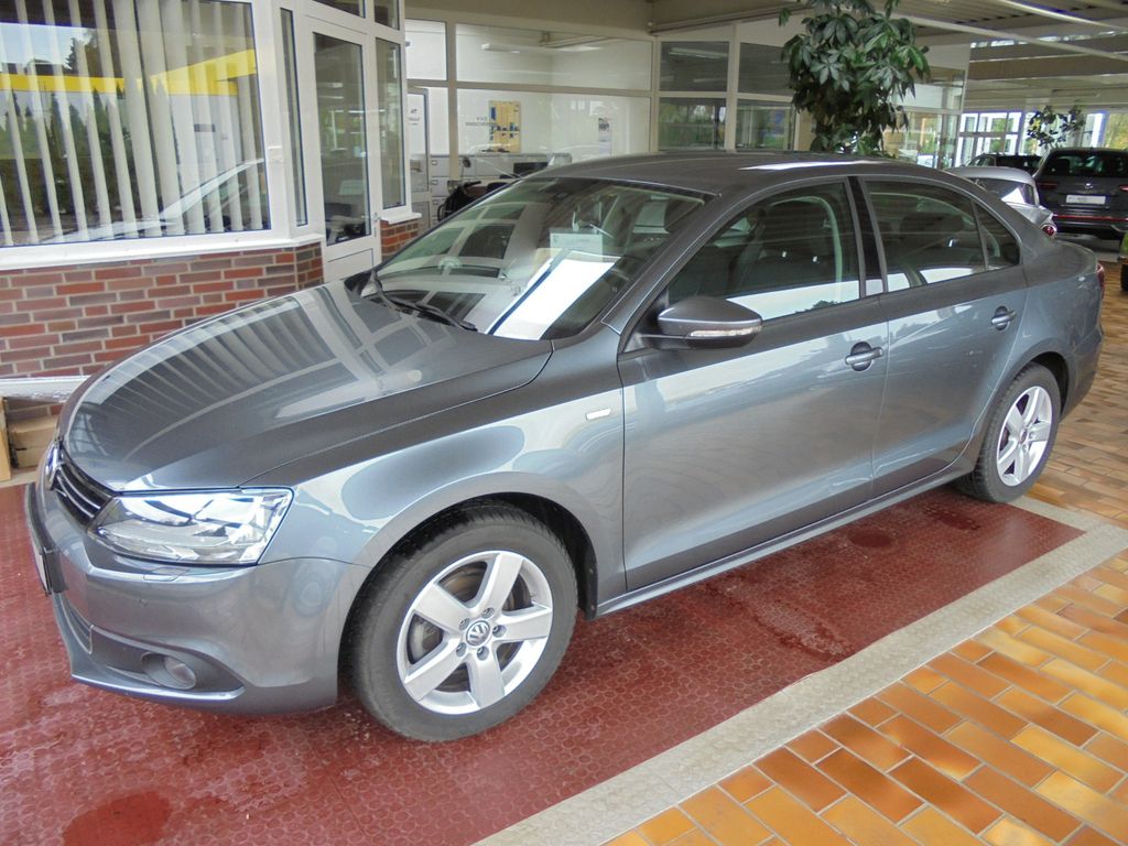 Bild des Angebotes Volkswagen Jetta 1,2 Life/Climatronic/Navi/PDC/SHZ/2.Hd!!!
