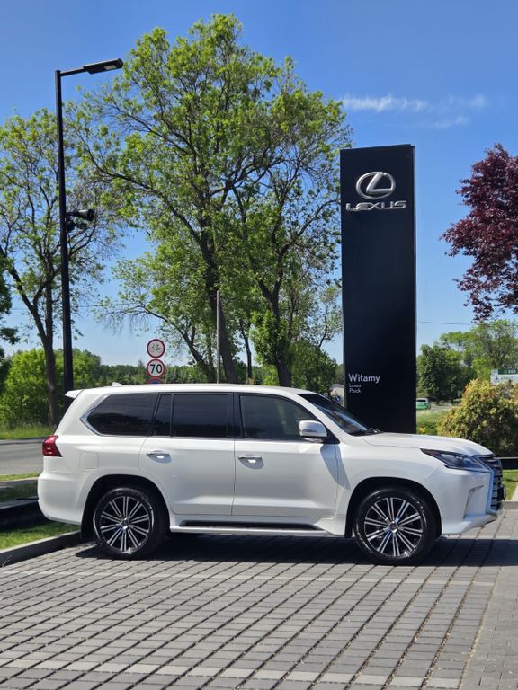 Bild des Angebotes Lexus LX 450 V8 diesel Like NEW with Only 11,417 km