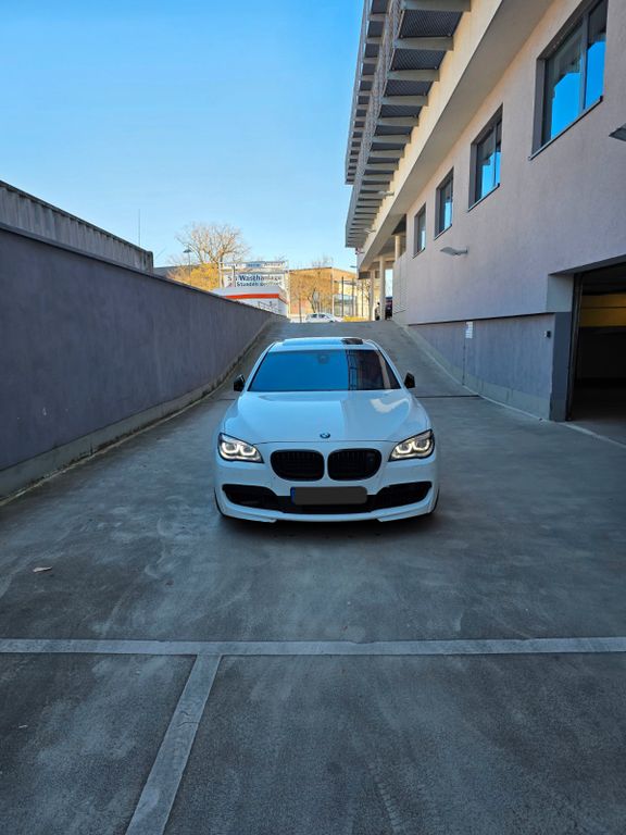 Bild des Angebotes BMW 740d F01 LCI xdrive M-Paket ab Werk