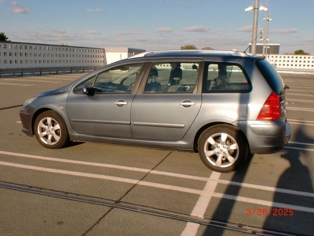 Bild des Angebotes Peugeot 307 Break SW Premium 1,6  Automatik,Panoramadach
