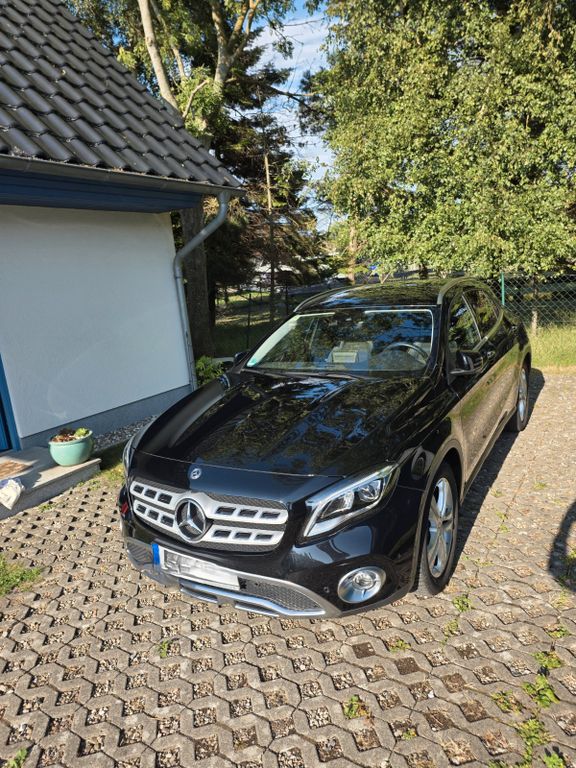 Bild des Angebotes Mercedes-Benz GLA 220 4MATIC  / Junge Sterne Garantie
