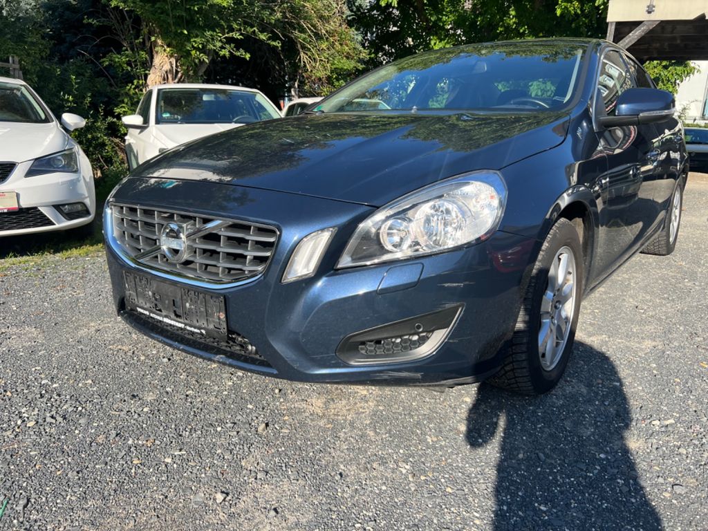 Bild des Angebotes Volvo S60 Lim. Momentum/6Gang/Teilleder/SHZ/PDC/AHK