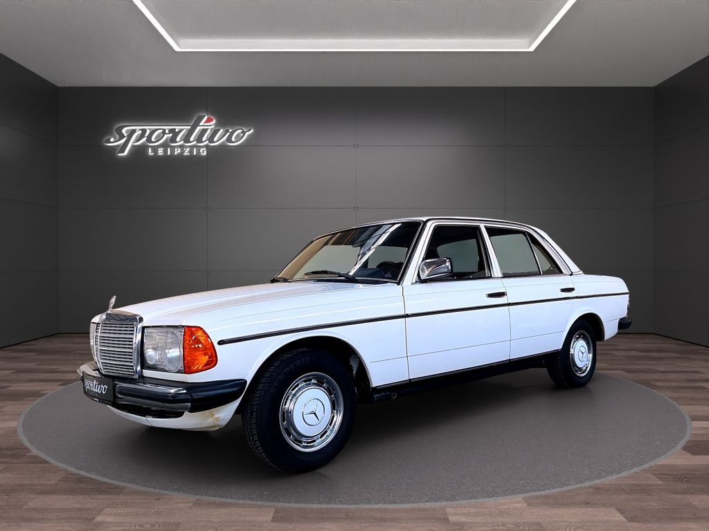 Bild des Angebotes Mercedes-Benz 230 W123
