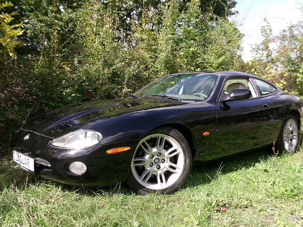 Bild des Angebotes Jaguar XK8 Coupe- der perfekte schwarze Kater !