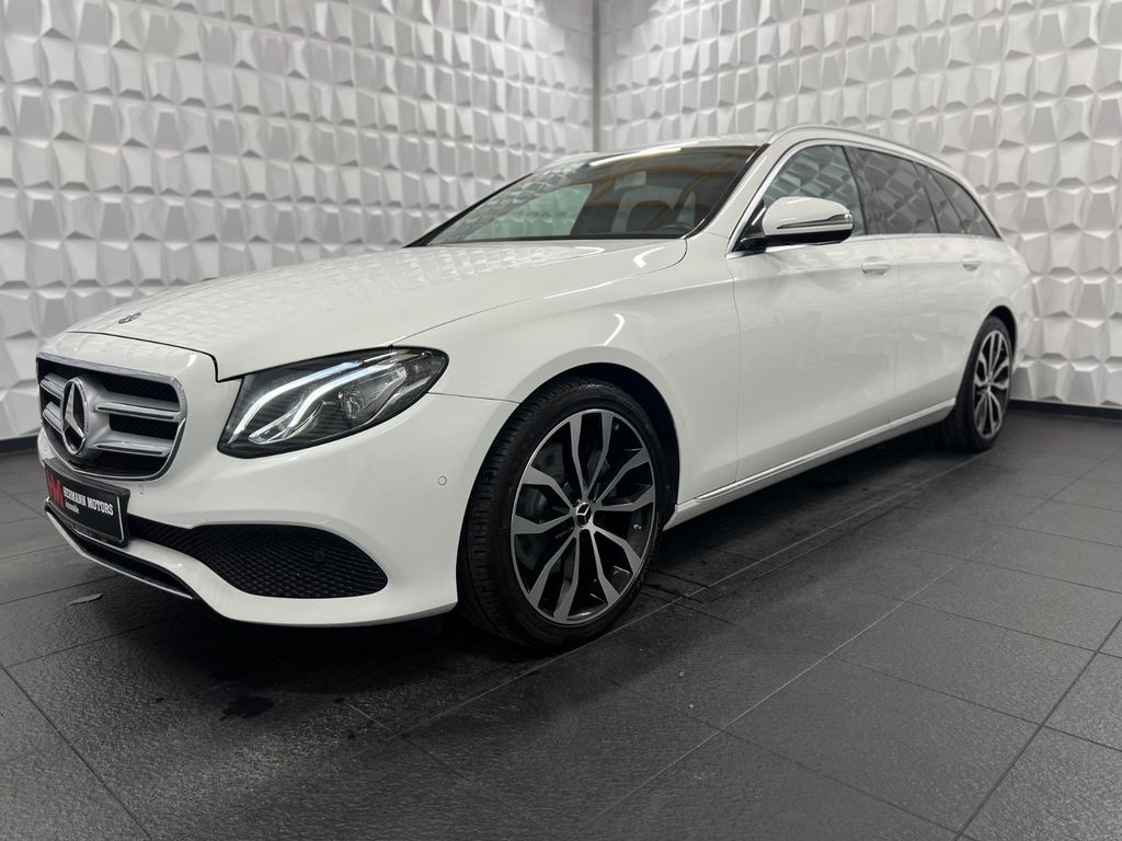 Bild des Angebotes Mercedes-Benz E 250 T Avantgarde/LED/NAVI/Leder/Ambient/Wide
