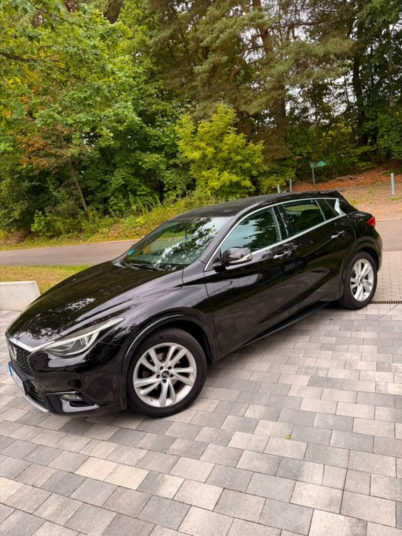 Bild des Angebotes Infiniti Q30 1.6t FWD DCT Premium Tech Café Teak Prem...
