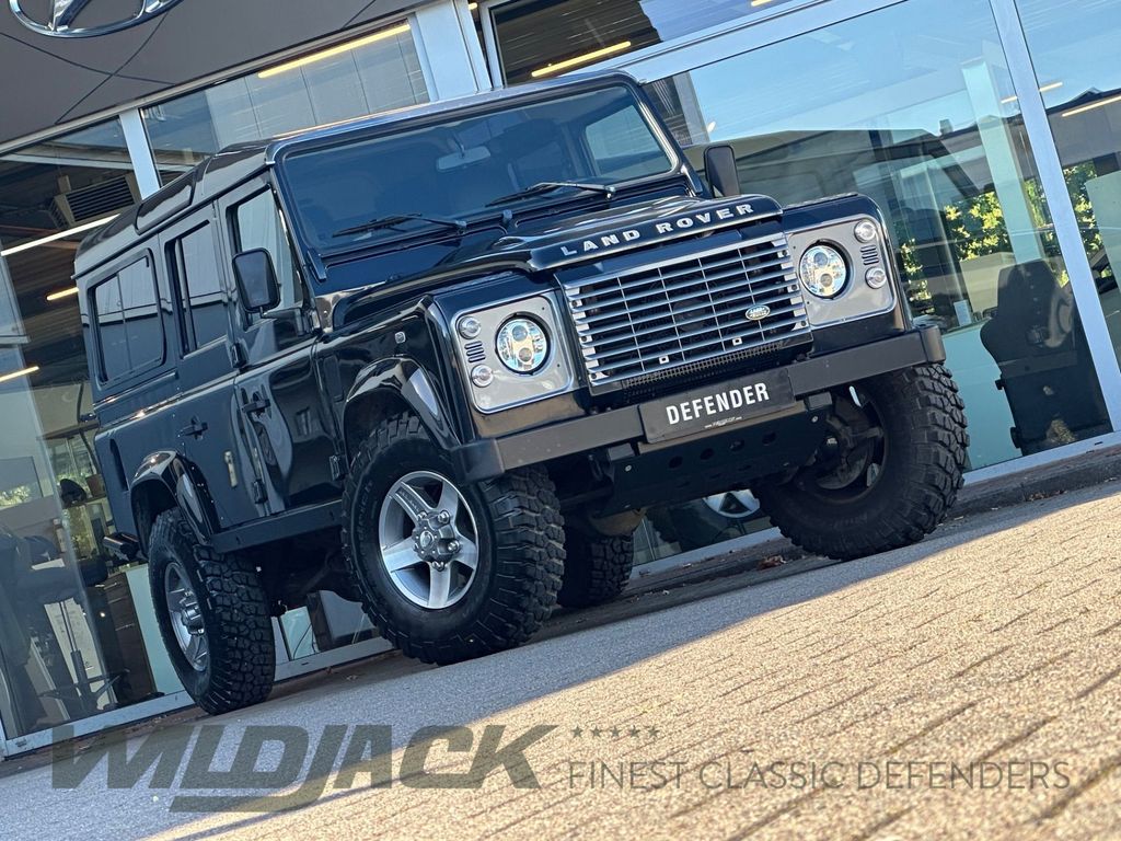 Bild des Angebotes Land Rover Defender 110 Td4 SE* TEILLEDER* 255er* NAVI* LED