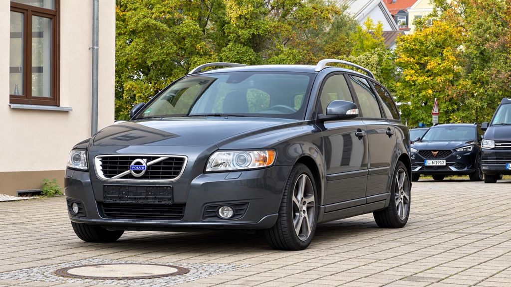 Bild des Angebotes Volvo V50 Kombi D2 Business Edition