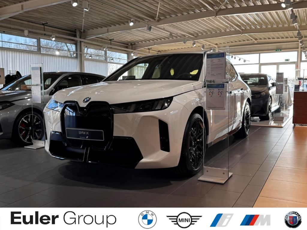 Bild des Angebotes BMW iX xDrive 45 Sportpaket HUD StandHZG AHK-klappba
