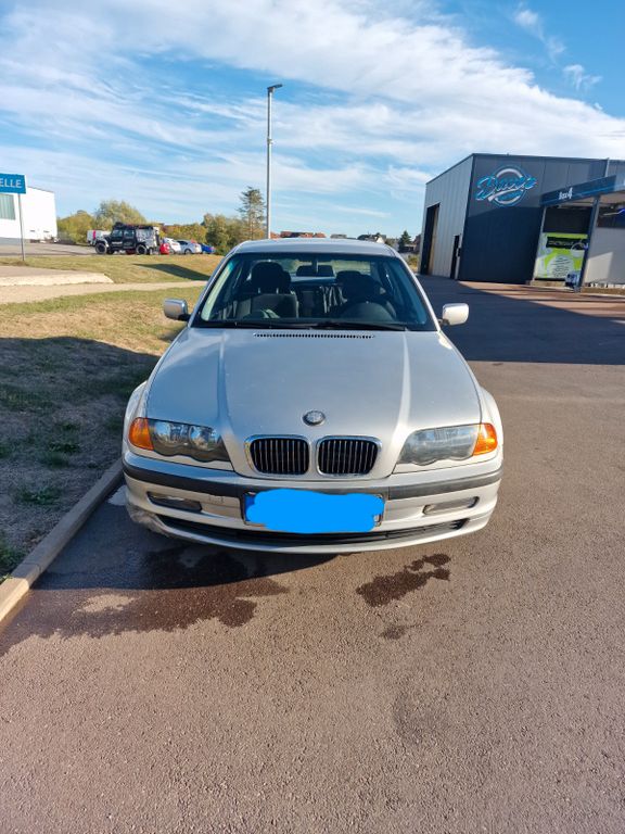 BMW 320i -