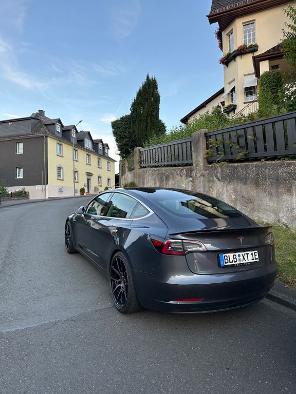 Bild des Angebotes Tesla Model 3 Standard-Reichweite Plus - Hinterrad...