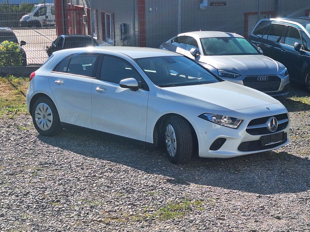 Bild des Angebotes Mercedes-Benz A160 EDITION * NAVIGATION * PDC * TEMPOMAT