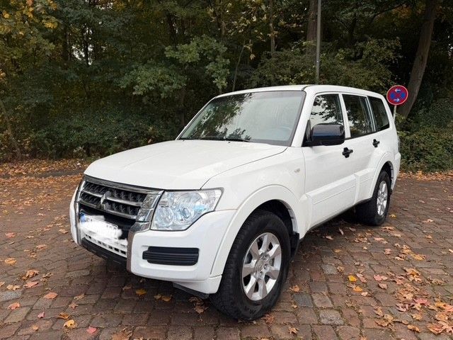 Bild des Angebotes Mitsubishi Pajero 3,2 DI-D 4WD Automatik -Montero ,4X4