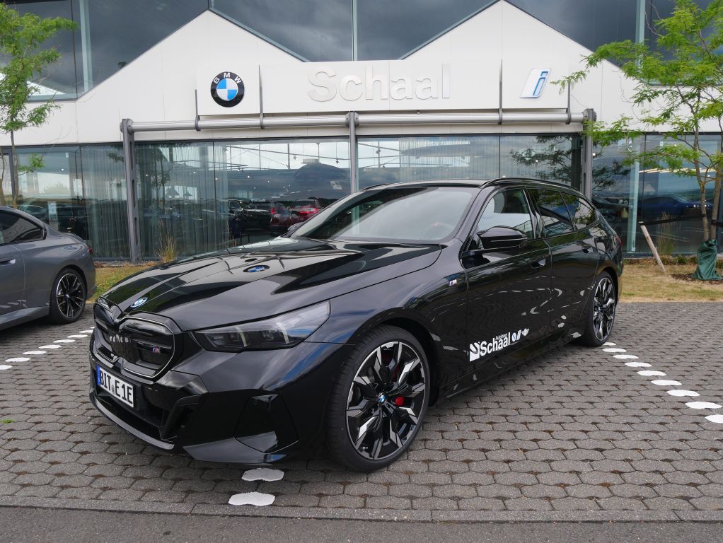 Bild des Angebotes BMW i5 M60 xDrive AHK ACC 360° HUD PANO LH 21°M LMR