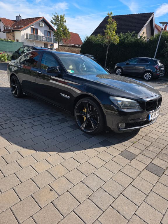 Bild des Angebotes BMW 750i - Wenig KM