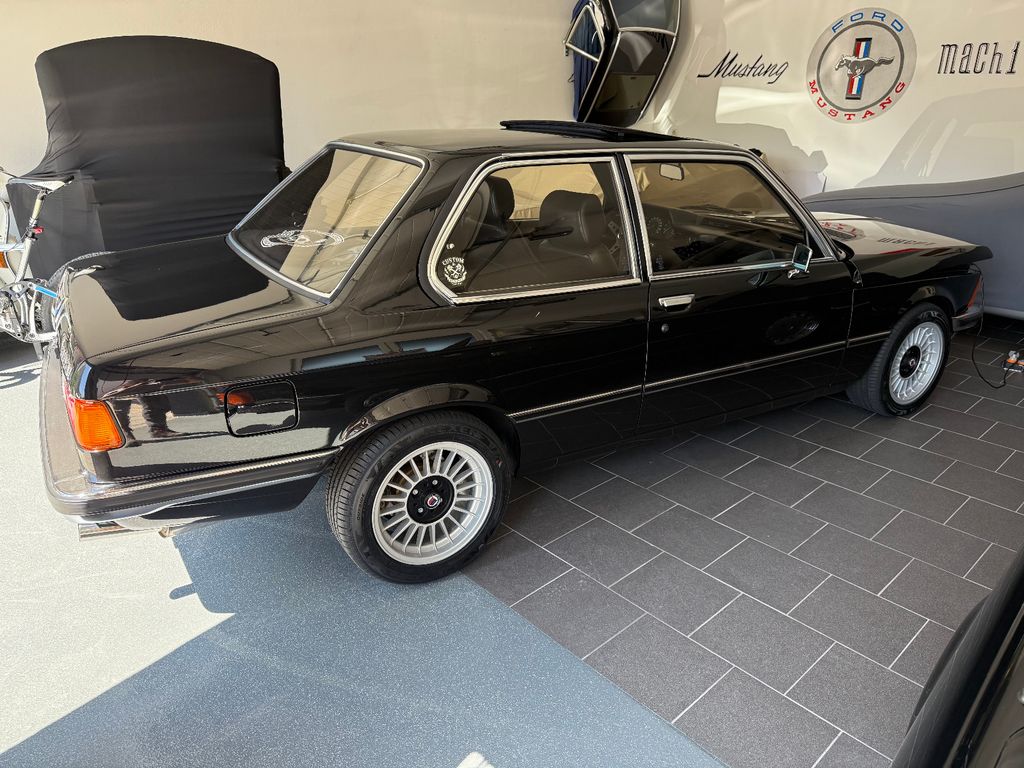 BMW 323i, Bj. 81, diamantschwarz Metallic