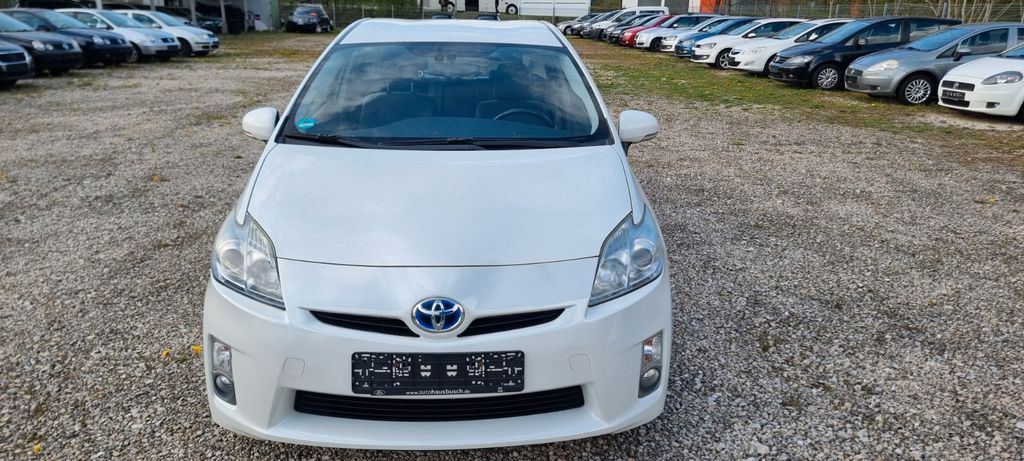 Toyota Prius Life Hybrid*