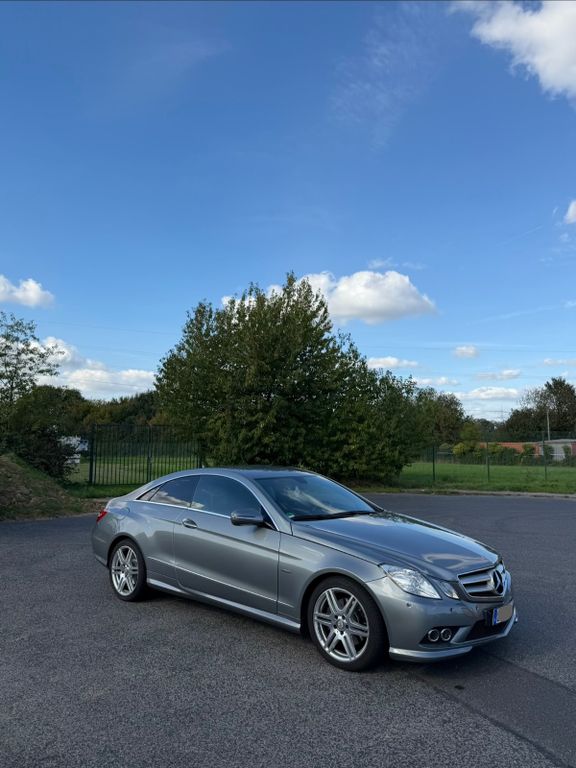 Bild des Angebotes Mercedes-Benz E Klasse Coupé - E 250 CGI + AMG & Sportpaket!