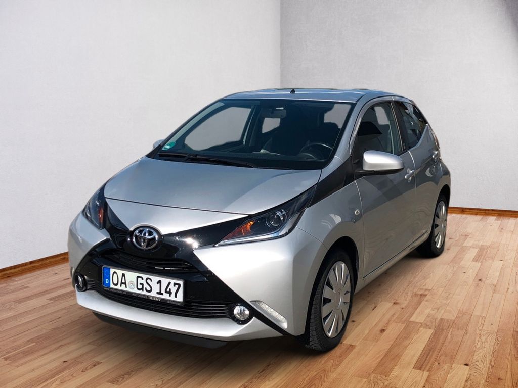 Bild des Angebotes Toyota Aygo (X) 1,0-l-VVT-i x-play Team Deutschland