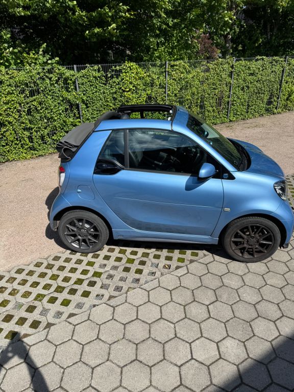 Bild des Angebotes Smart Brabus Tailormade Cabrio! Ferrari Avio Blue