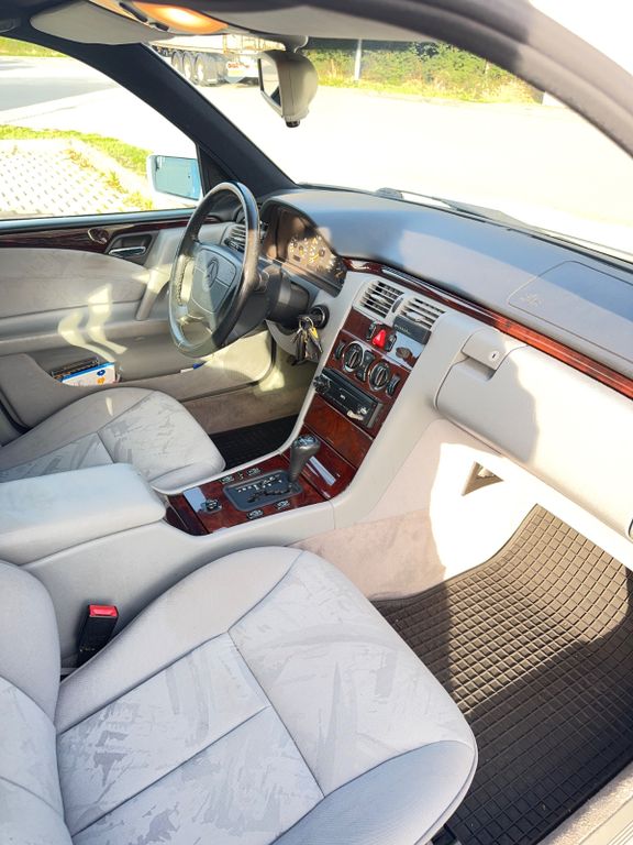 Bild des Angebotes Mercedes-Benz 230
