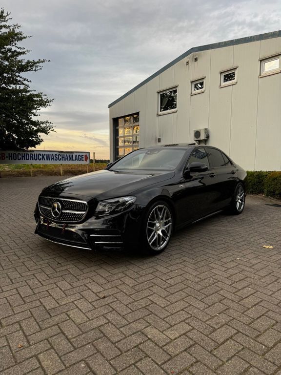 Bild des Angebotes Mercedes-Benz E 400 4MATIC AMG Line Autom. AMG Line