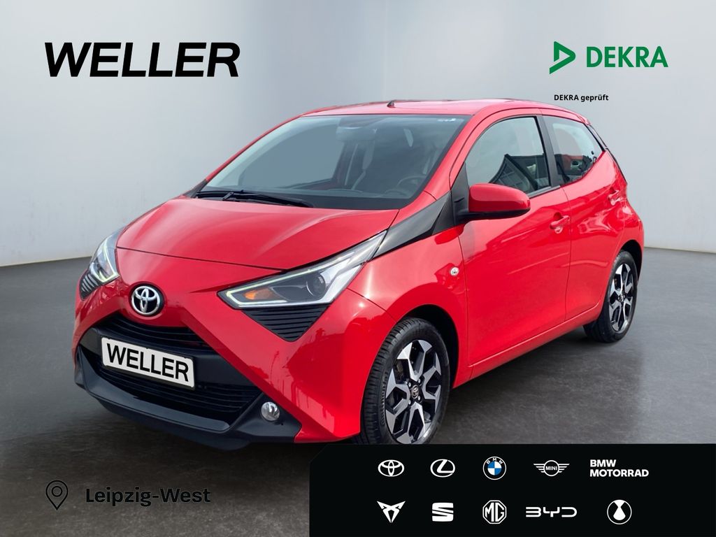 Bild des Angebotes Toyota Aygo x-play club *CarPlay*Kamera*LMF*BT*Colorgla