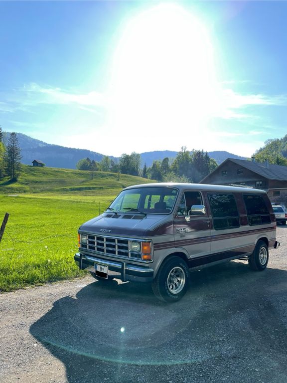 Bild des Angebotes Dodge RAM Van B250 | 5,2 L V8 | Bj. 89 | TOP