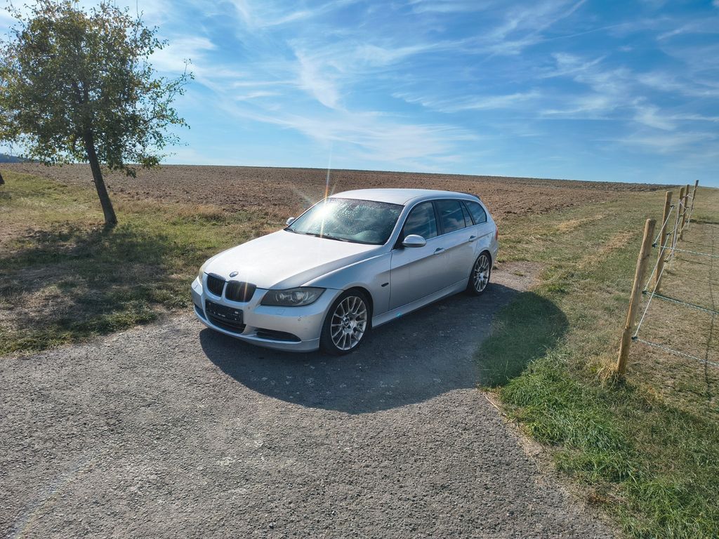 Bild des Angebotes BMW 330xd touring -