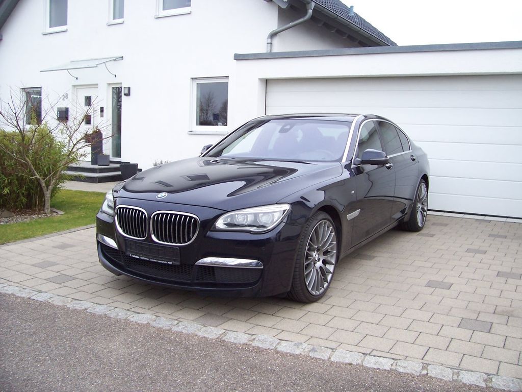 Bild des Angebotes BMW 760i M Sportpaket Massage/B&O/Soft/ESSD/21"/LED