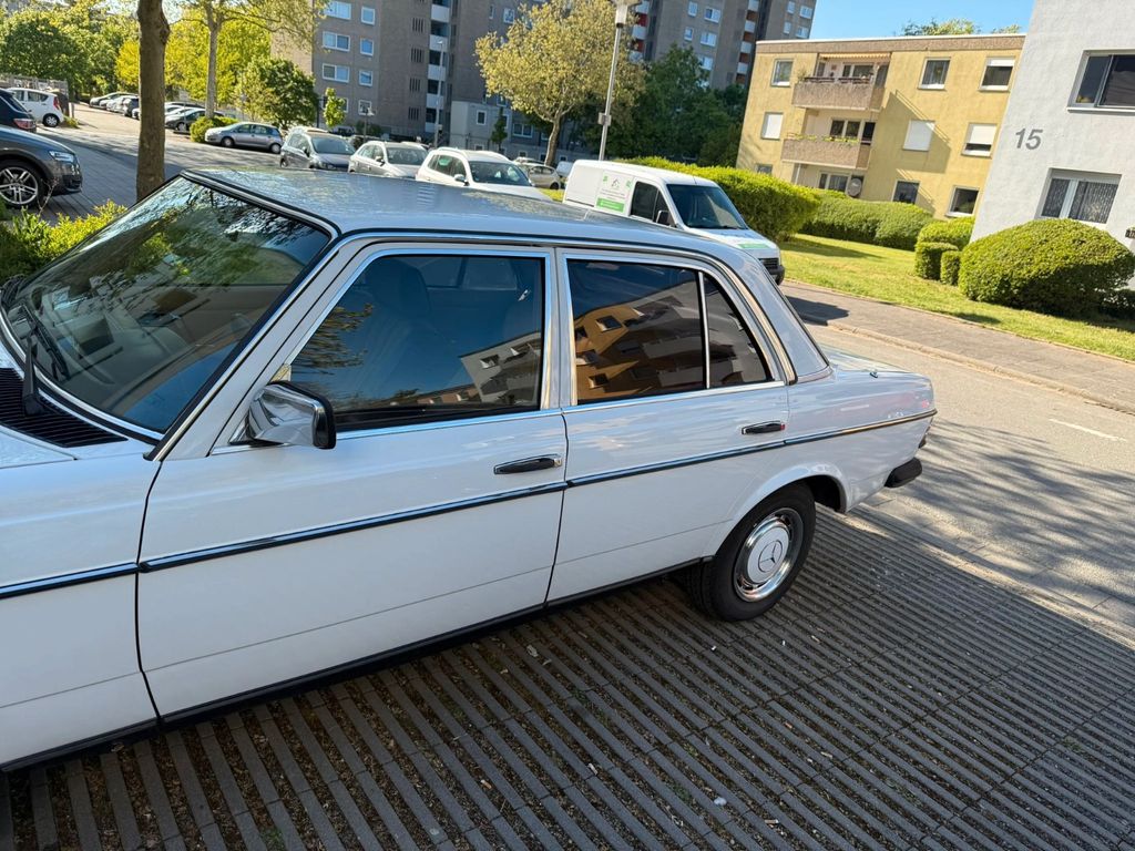 Bild des Angebotes Mercedes-Benz 240