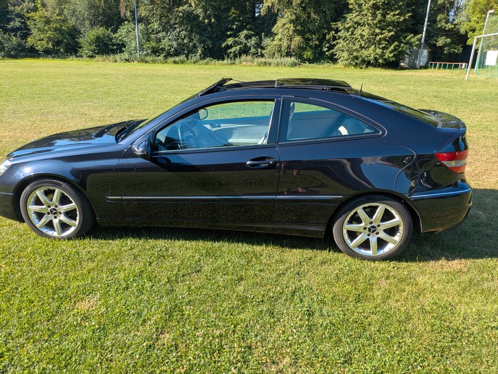 Bild des Angebotes Mercedes-Benz CLC 200 K schwarz, Panorama, Klima, Navi