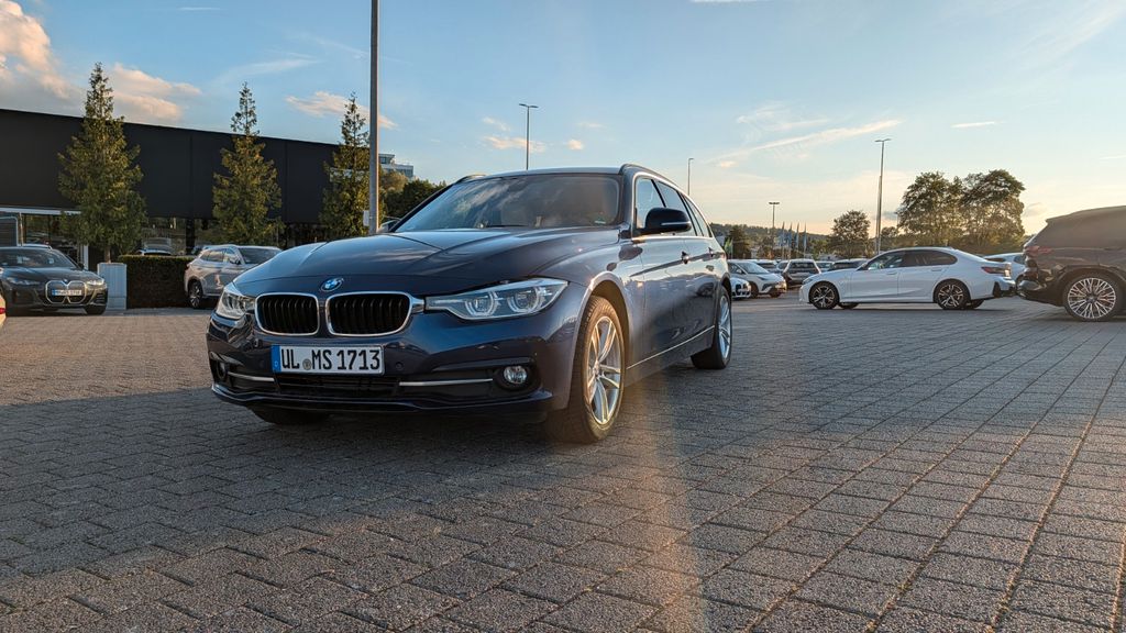 Bild des Angebotes BMW 320d Touring Allrad LED AHK Leder Sitzhz hinten