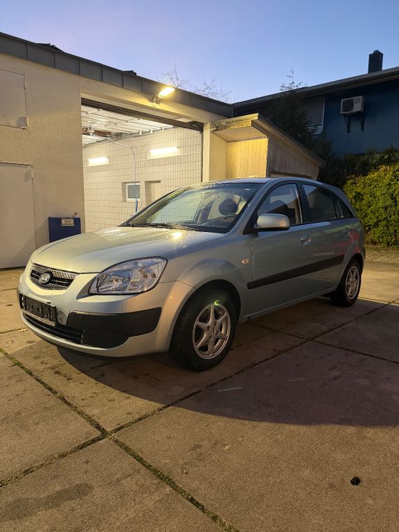 Bild des Angebotes Kia Rio 1.4 EX Basis Bremsen, Reifen, Tüv Neu