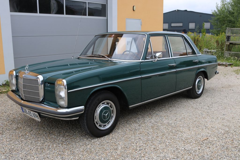 Bild des Angebotes Mercedes-Benz W115 220/8 Traumzustand*Wertgutachten*Garage*