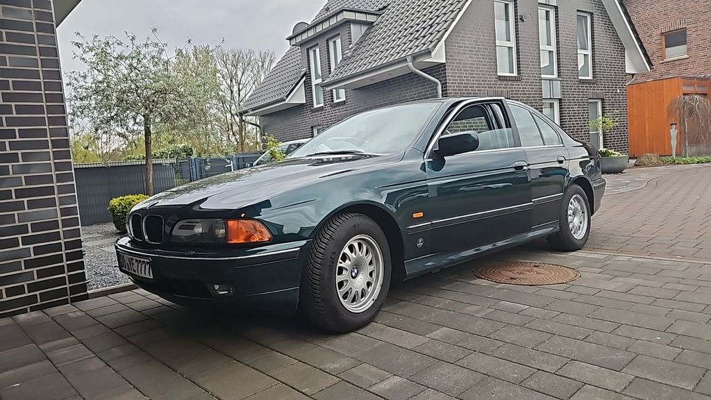 BMW 528i A -